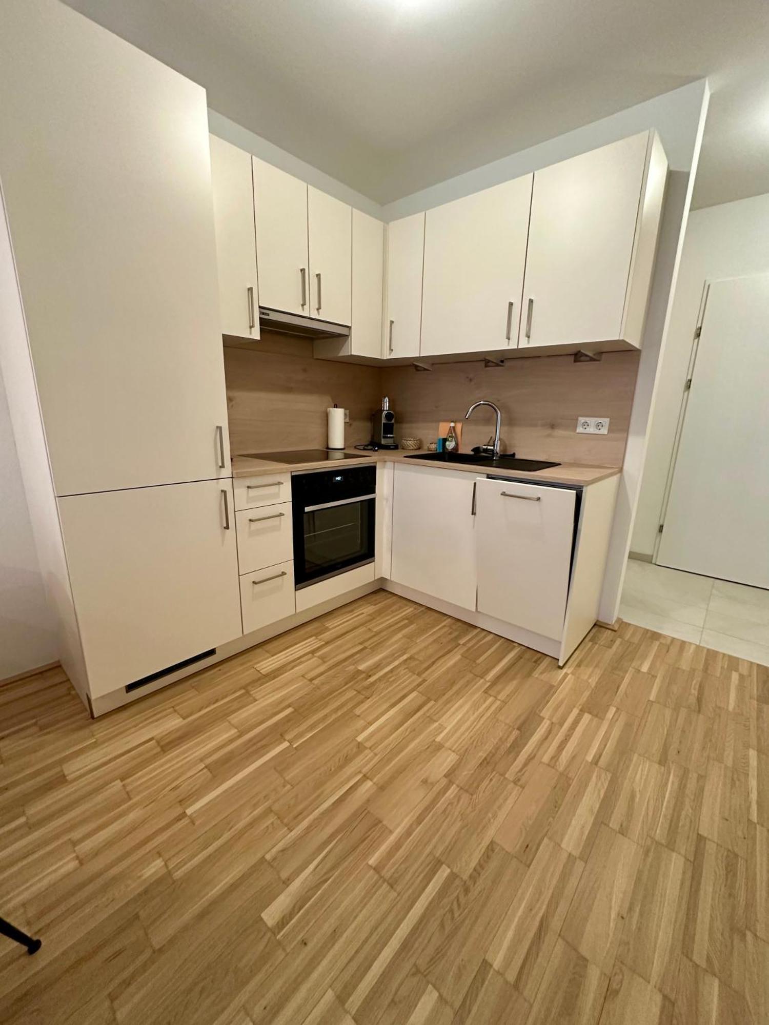 Coho City Apartments Mit Hauseigener Tiefgarage Відень Екстер'єр фото